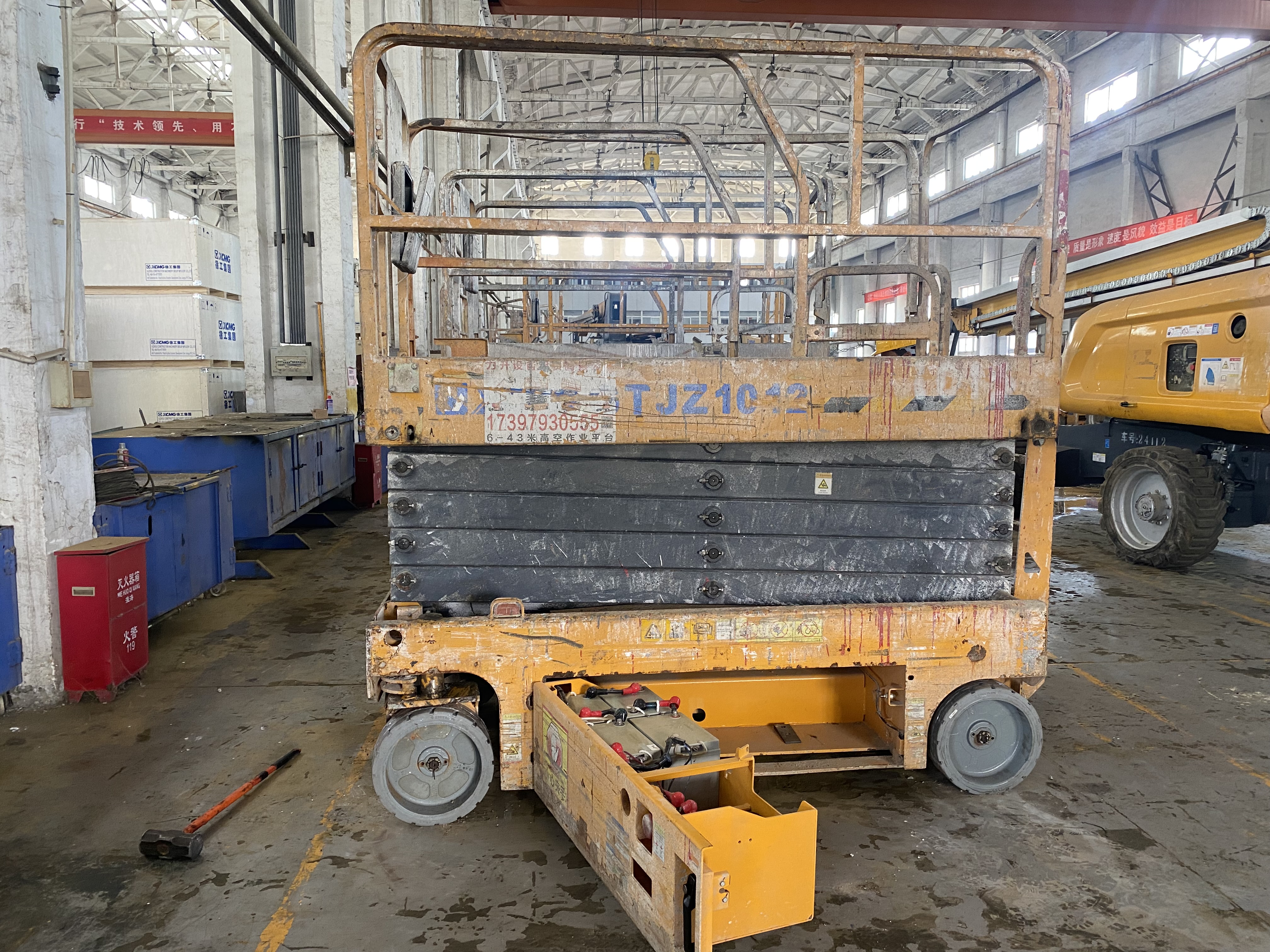 XCMG GTJZ1012 scissor-type aerial work platform