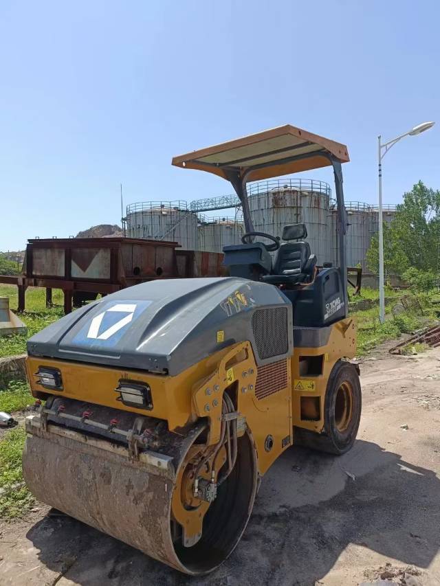 XCMG XMR403VT single steel wheel roller