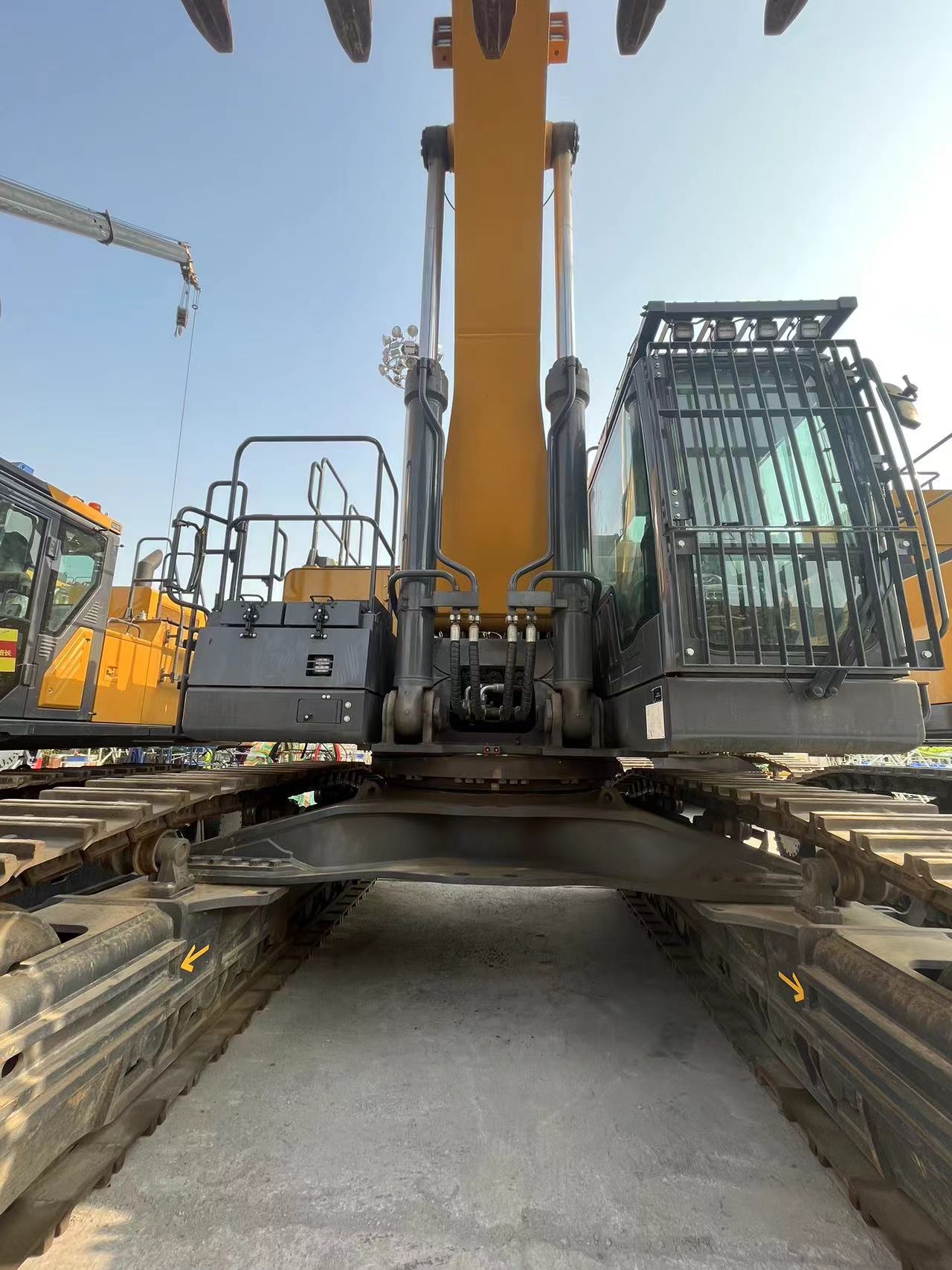 XCMG XE800D crawler excavator