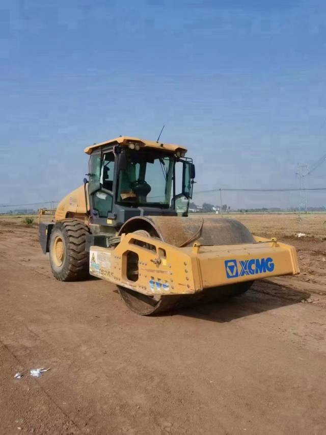 XCMG XS265H single steel wheel roller