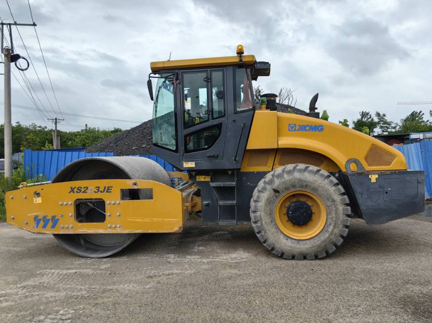 XCMG XS223JE single steel roller
