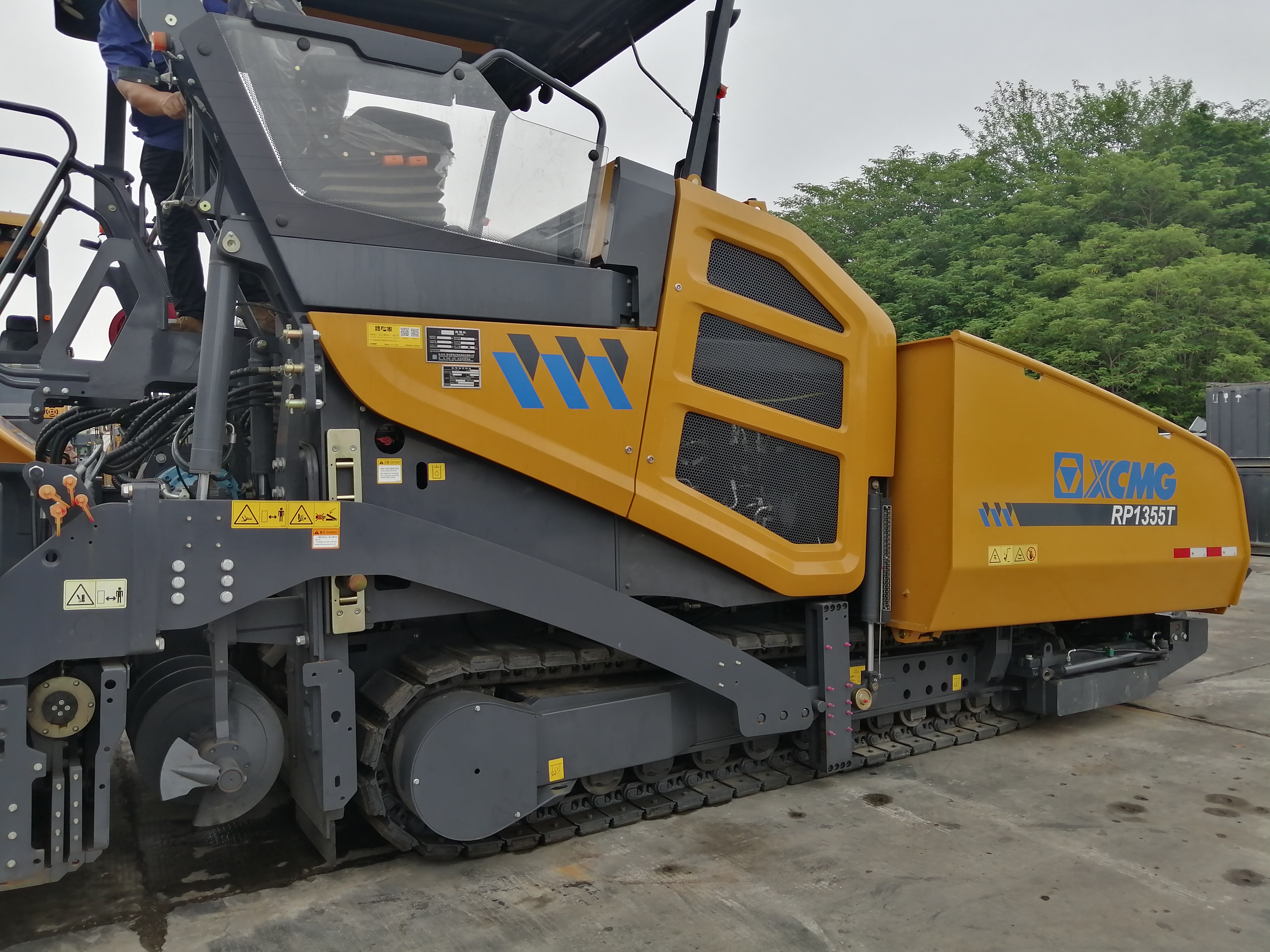 XCMG RP1355T paver