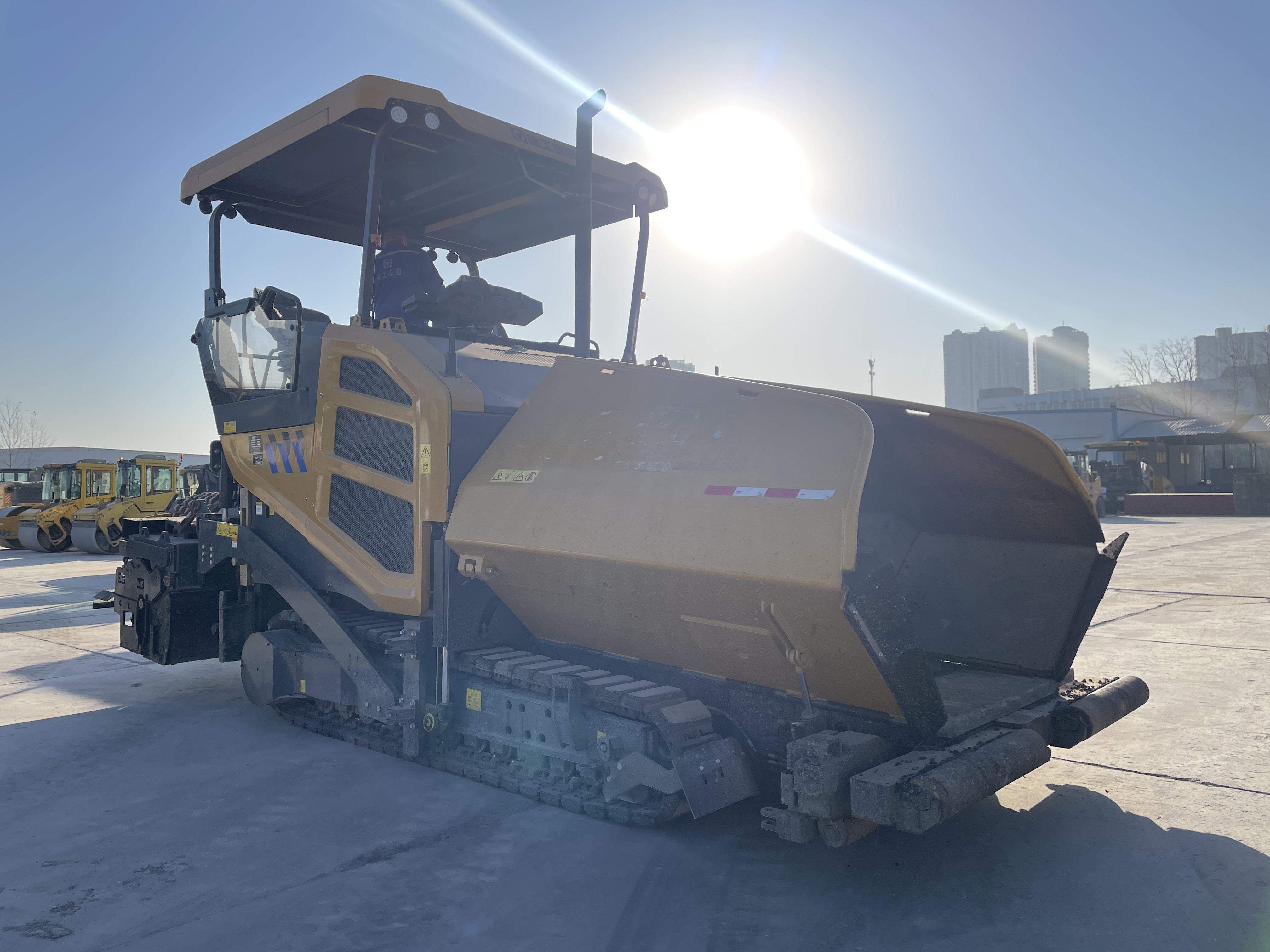 XCMG RP1005T paver